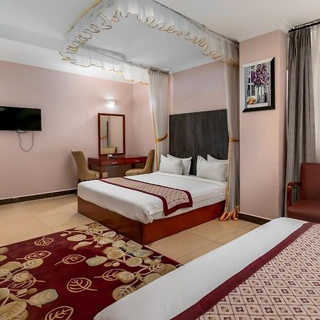 Russell Hotel Кампала Экстерьер фото