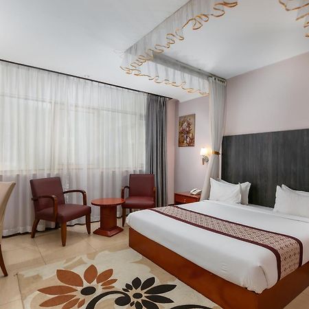 Russell Hotel Кампала Экстерьер фото