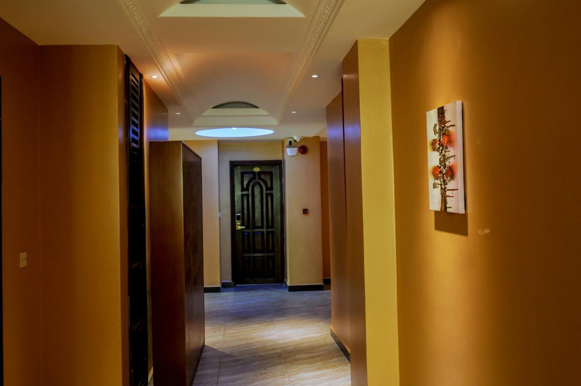 Russell Hotel Кампала Экстерьер фото