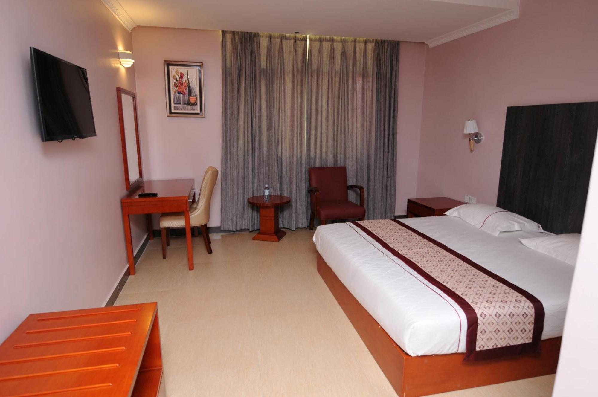 Russell Hotel Кампала Экстерьер фото