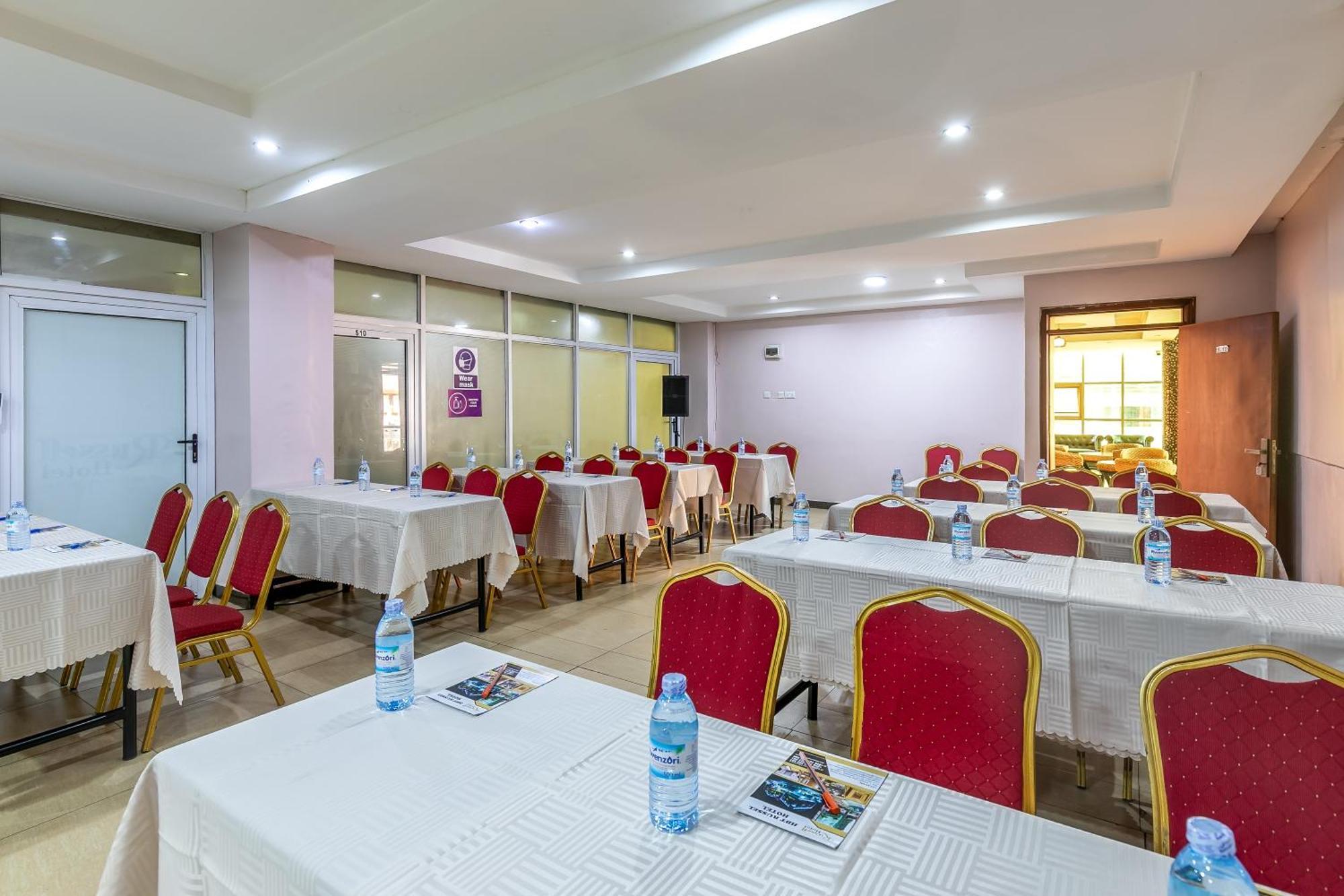 Russell Hotel Кампала Экстерьер фото