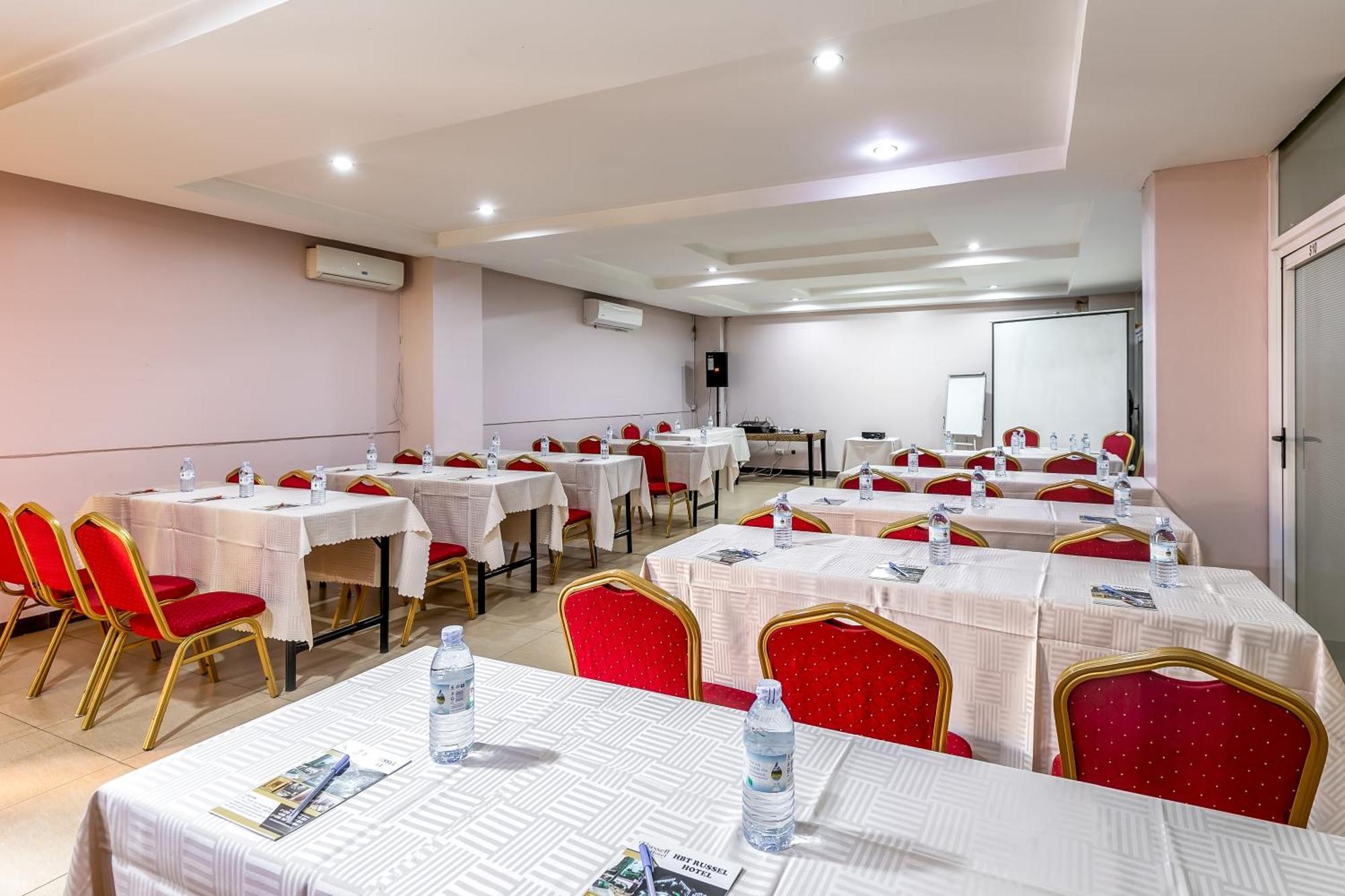 Russell Hotel Кампала Экстерьер фото