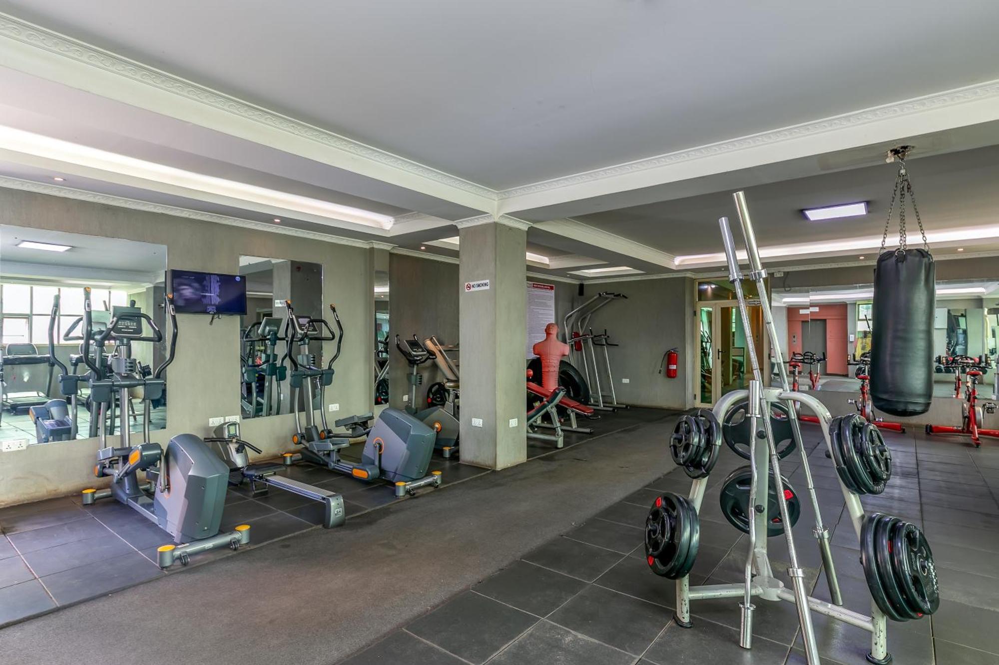 Russell Hotel Кампала Экстерьер фото