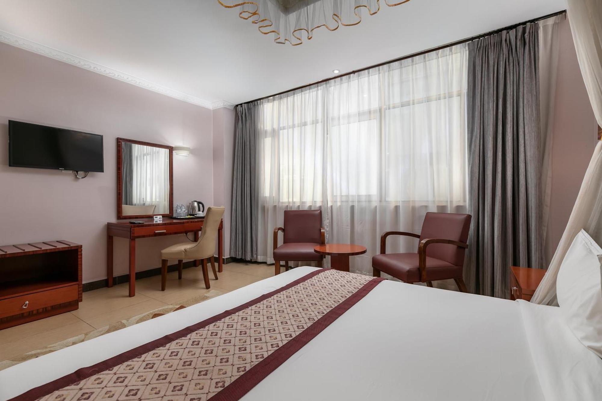 Russell Hotel Кампала Экстерьер фото
