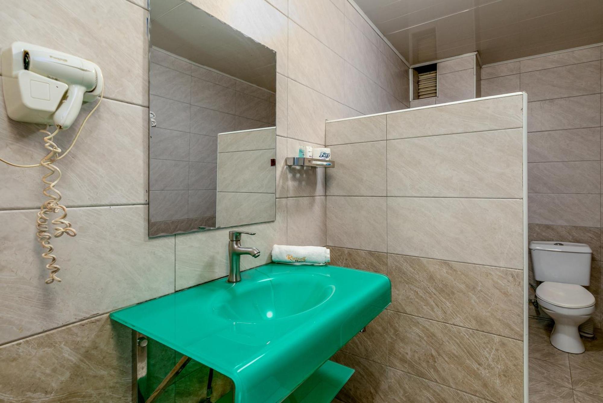 Russell Hotel Кампала Экстерьер фото