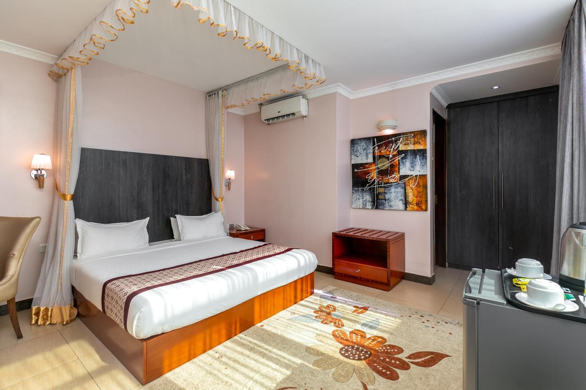 Russell Hotel Кампала Экстерьер фото