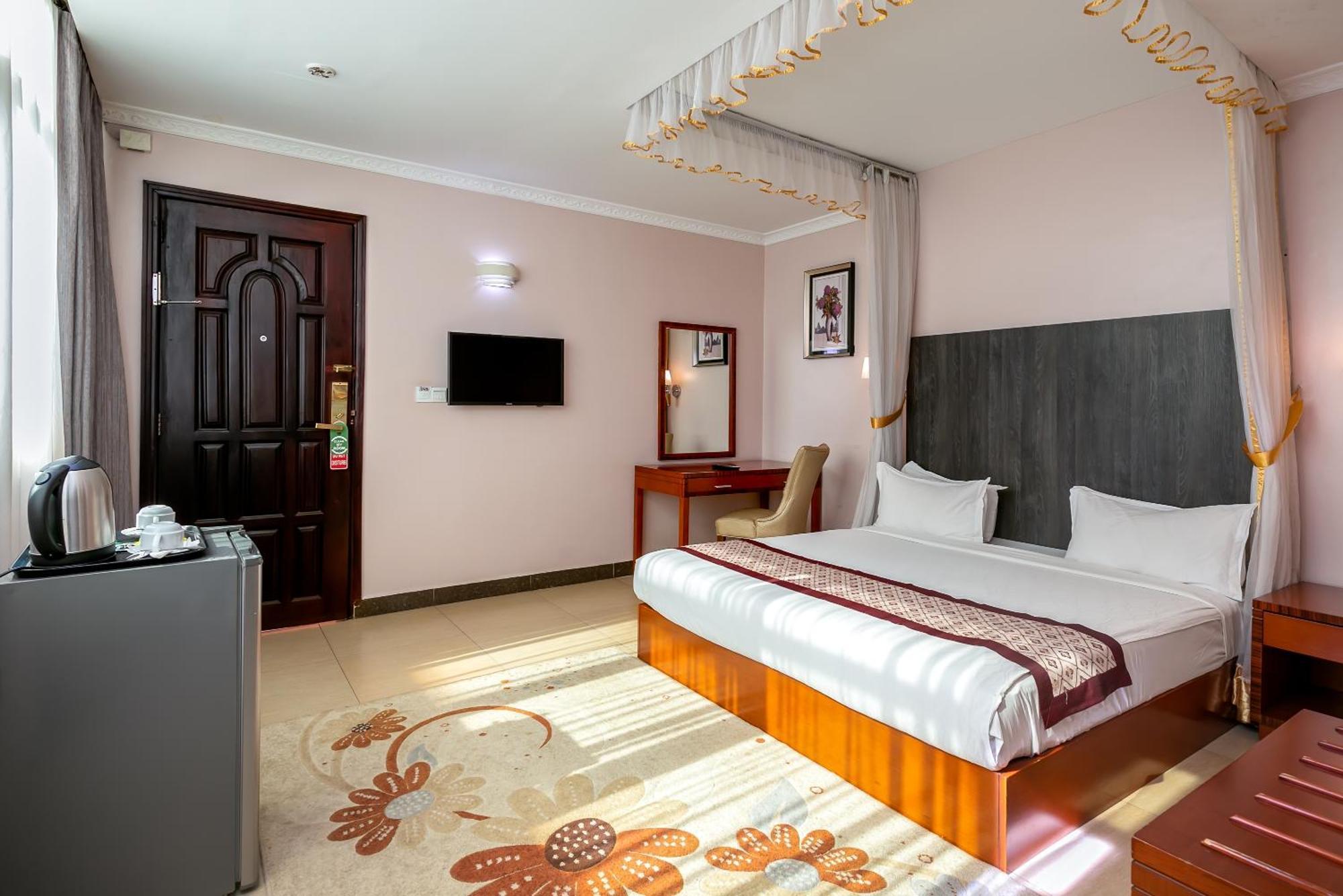 Russell Hotel Кампала Экстерьер фото