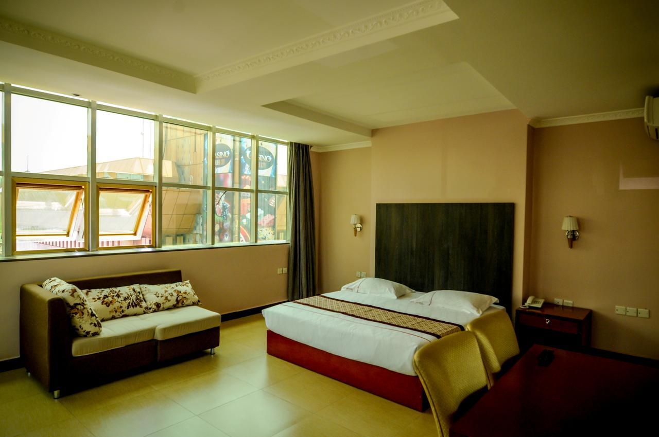 Russell Hotel Кампала Экстерьер фото