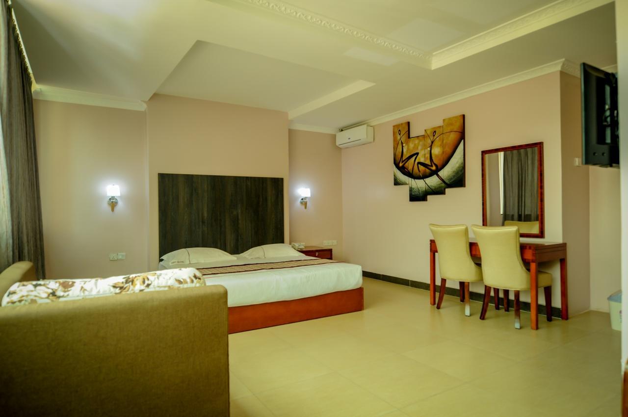 Russell Hotel Кампала Экстерьер фото
