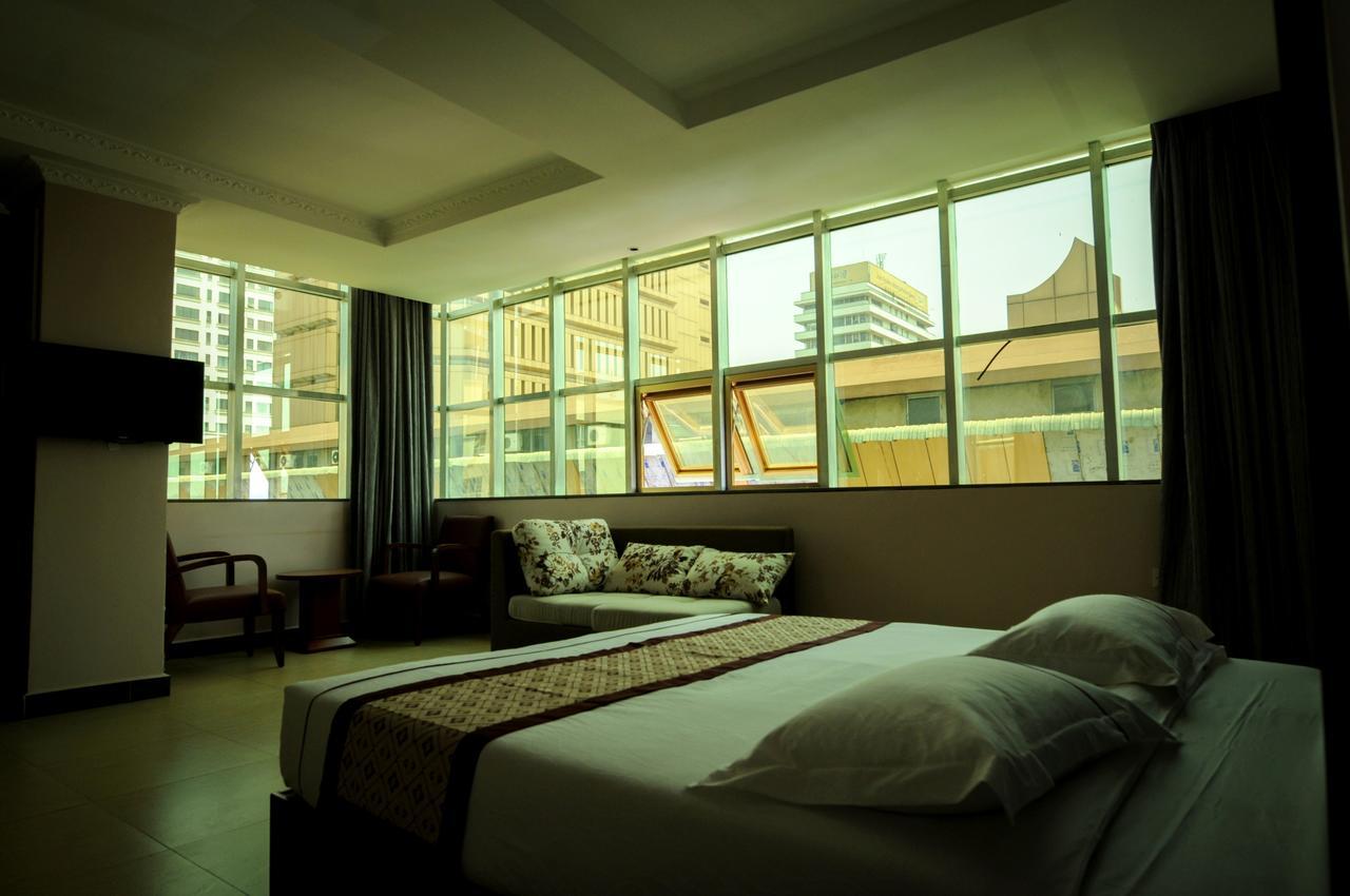 Russell Hotel Кампала Экстерьер фото
