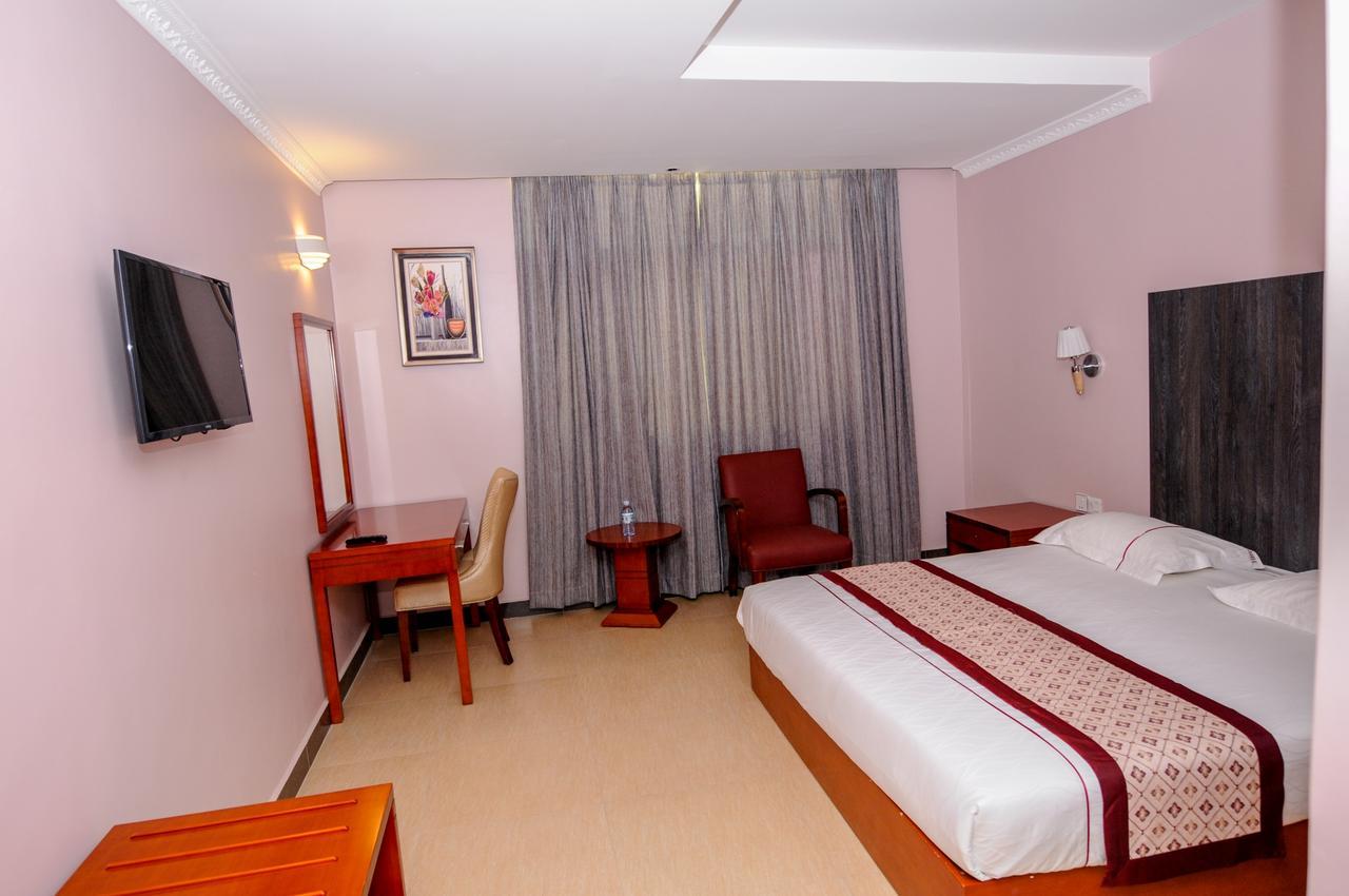 Russell Hotel Кампала Экстерьер фото