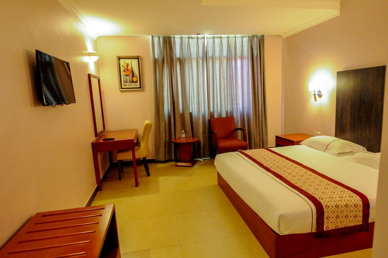Russell Hotel Кампала Экстерьер фото
