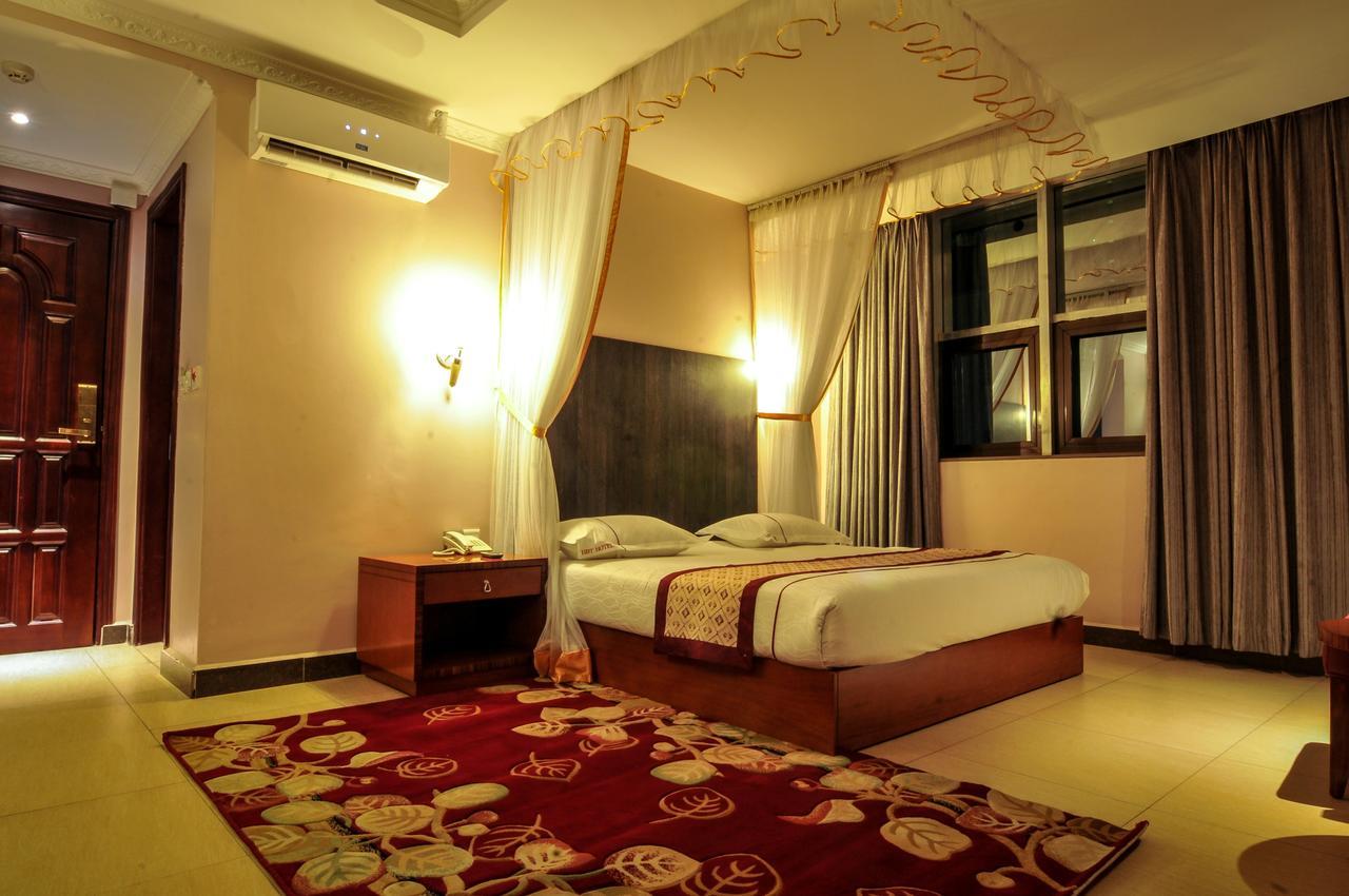Russell Hotel Кампала Экстерьер фото