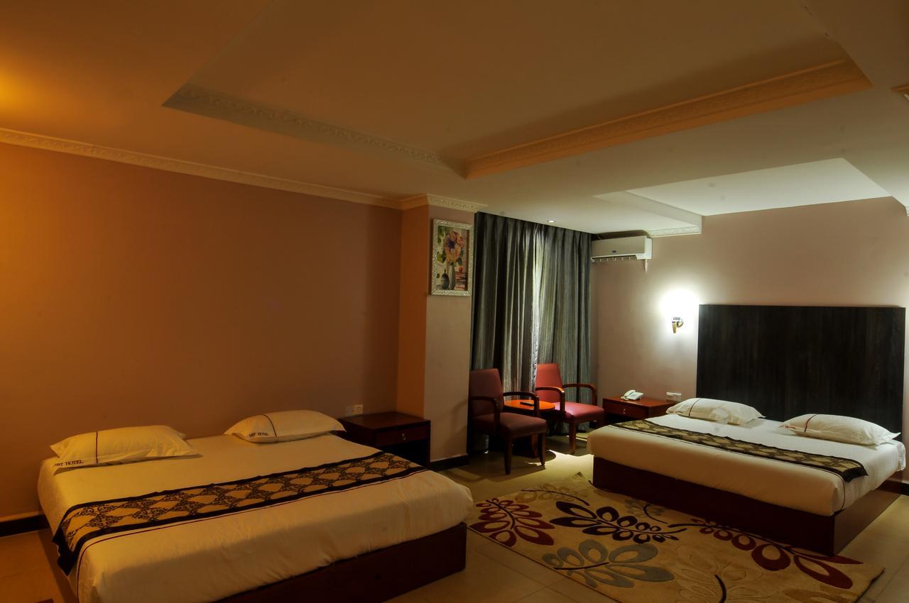 Russell Hotel Кампала Экстерьер фото