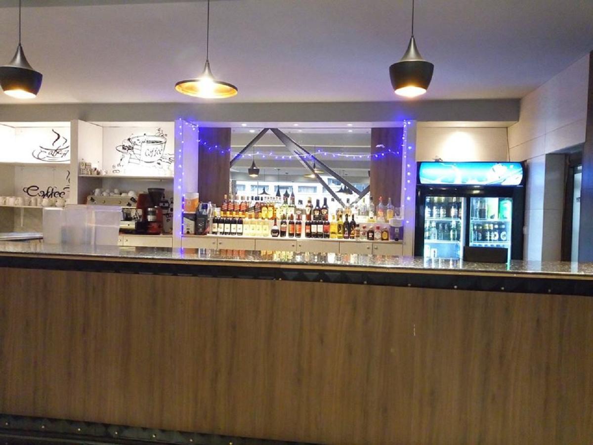 Russell Hotel Кампала Экстерьер фото