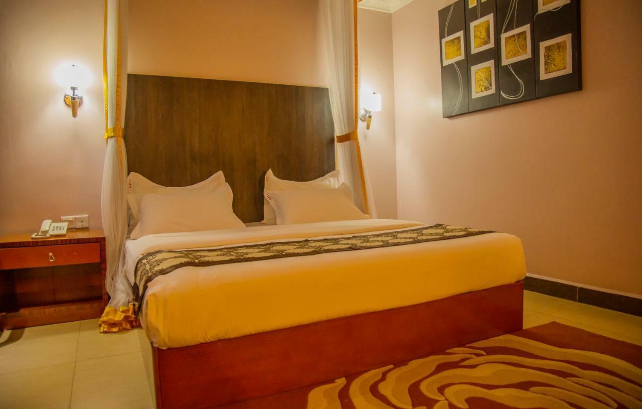 Russell Hotel Кампала Экстерьер фото
