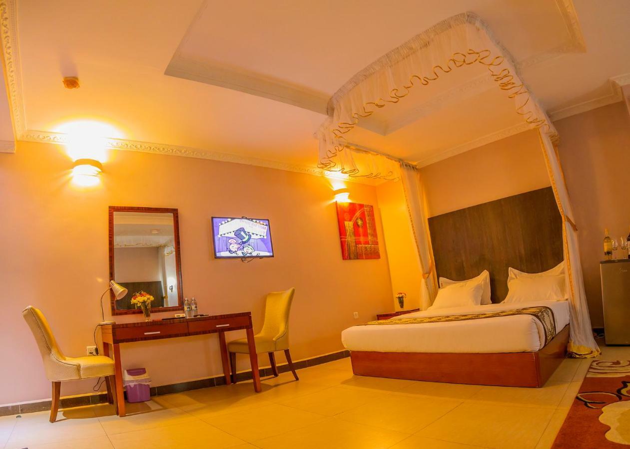 Russell Hotel Кампала Экстерьер фото