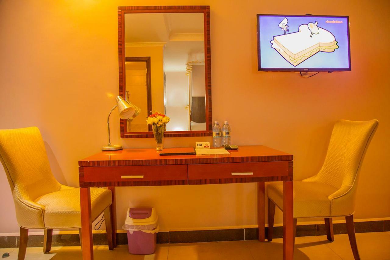 Russell Hotel Кампала Экстерьер фото